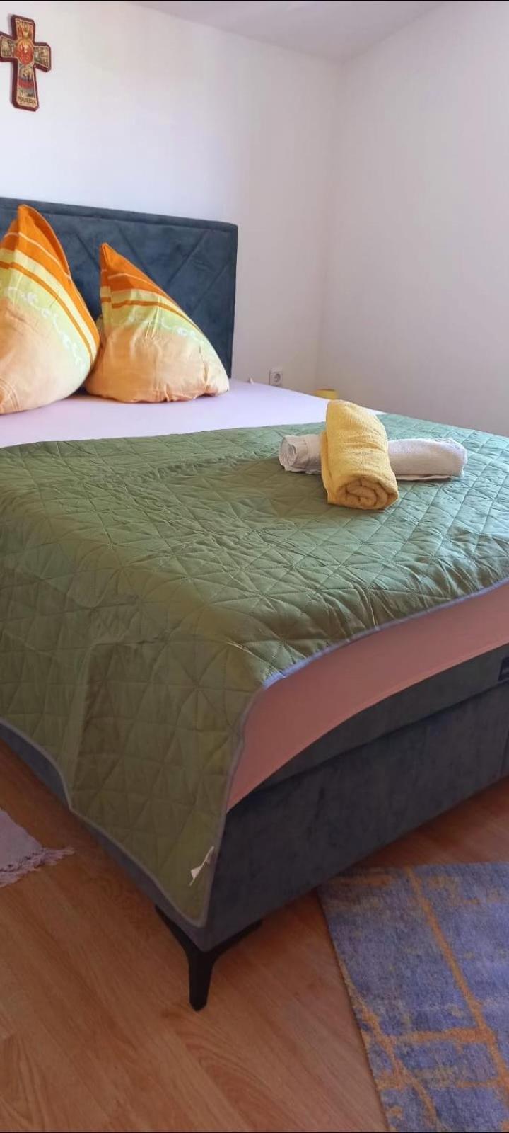 Apartments Petrovic Рогозница Екстериор снимка