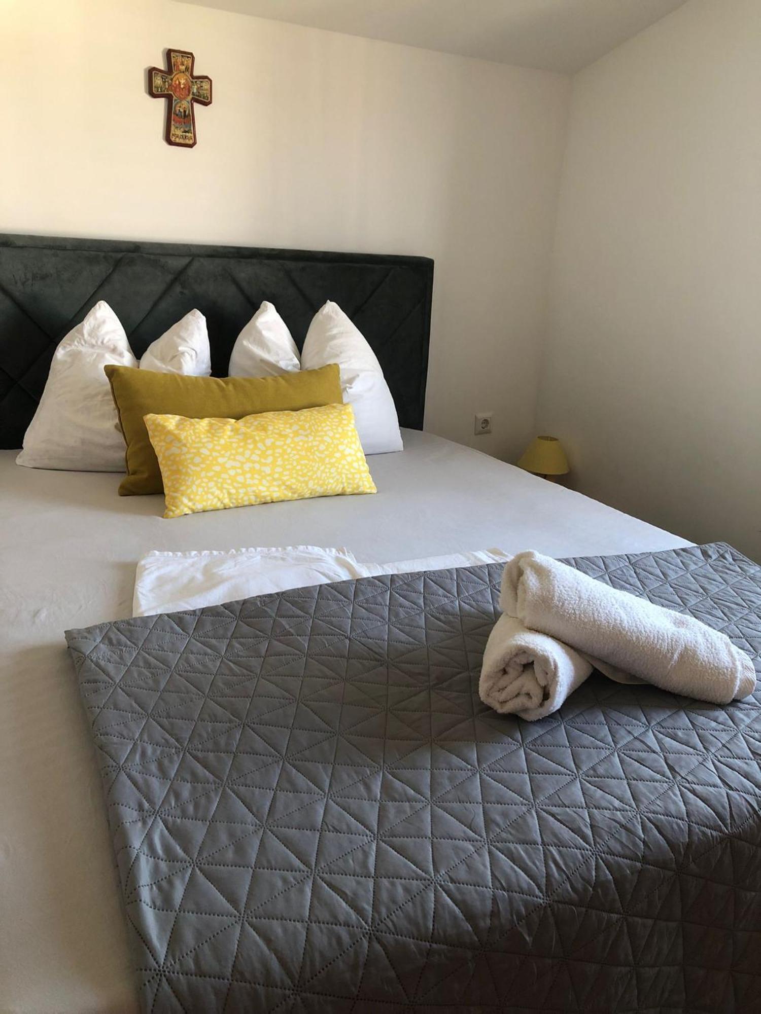 Apartments Petrovic Рогозница Екстериор снимка