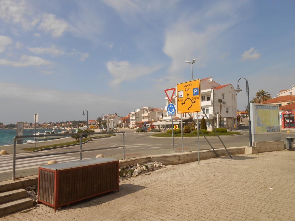 Apartments Petrovic Рогозница Екстериор снимка